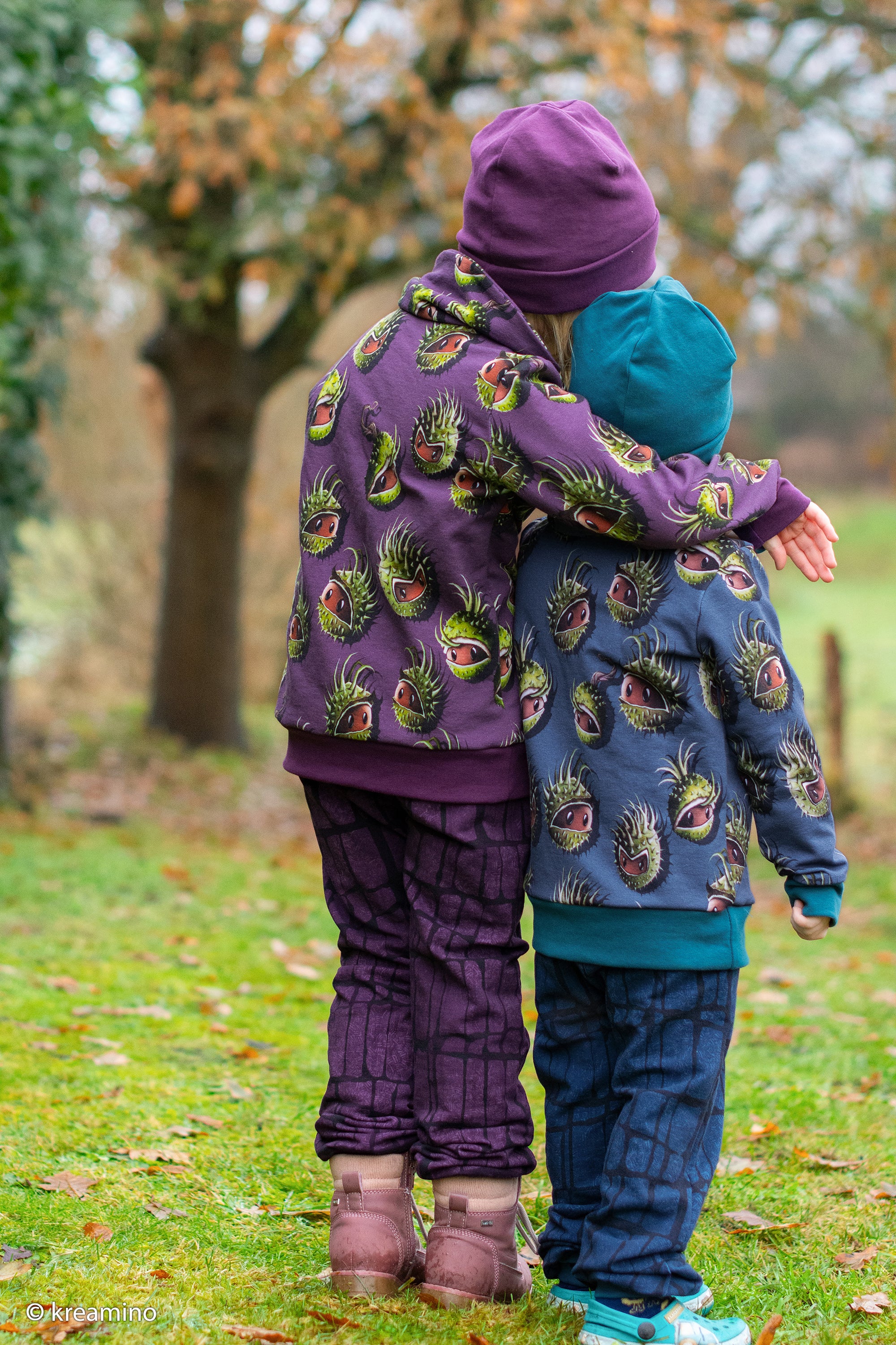 French Terry "Chestnut Friends" pflaume